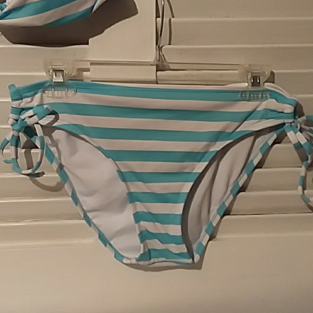 Mossimo Bikini - Picture 3 of 8